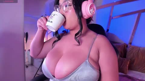 Kitty  online show from April 2026 08:33:01 PM