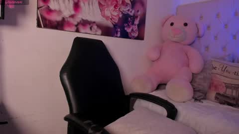 Kitty  online show from April 2026 07:09:01 AM