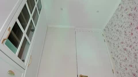 sophie online show from April 2026 07:00:01 PM