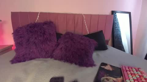 kitty_kryss online show from February 2026 04:36:02 PM