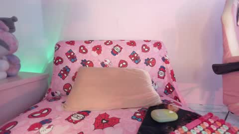 kitty_kryss online show from April 2026 05:03:01 PM