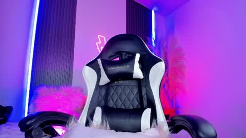 kitty online show from July 2026 04:37:01 AM