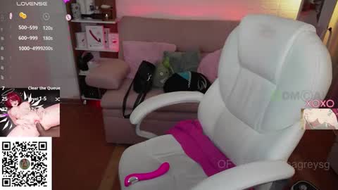 Snapshot of kittygrey chatting on September 2025 04:21:02 PM Samantha Grey online show from September 2025 04:21:02 PM