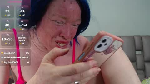 kittywhiteass online show from October 2025 04:35:01 AM