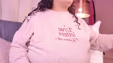 Snapshot of kity_hill chatting on June 2026 02:57:01 AM Kitty Hill online show from June 2026 02:57:01 AM
