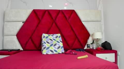 Snapshot of kity_spiderr chatting on May 2026 12:14:02 PM Luisa y Jairo online show from May 2026 12:14:02 PM
