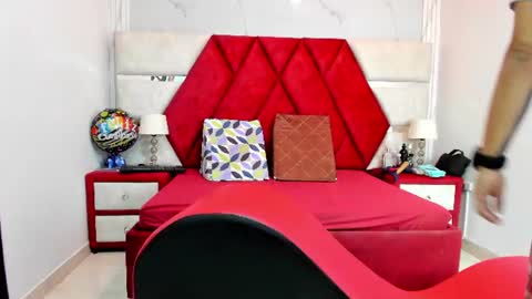 Luisa y Jairo online show from July 2026 12:25:01 PM