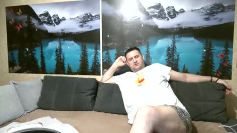 Kleosnow online show from September 2025 04:06:02 PM