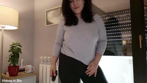 Kleospassion online show from November 2025 09:21:01 AM