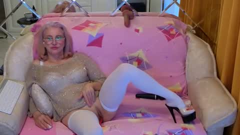 ALYONA online show from November 2025 02:00:01 AM