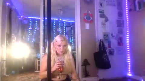 Snapshot of kloiecarter1 chatting on June 2026 07:10:01 AM Kloie Kitty online show from June 2026 07:10:01 AM