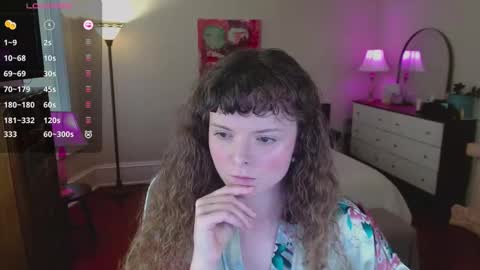 knowlita  online show from October 2025 02:07:01 PM