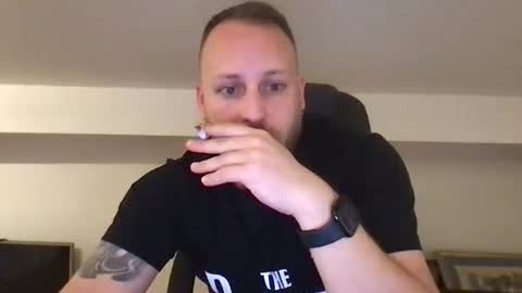 hugo online show from November 2025 05:28:02 AM