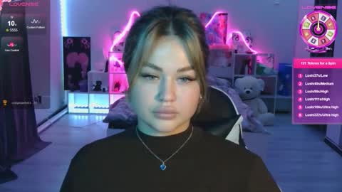 Mia online show from October 2025 12:57:01 AM