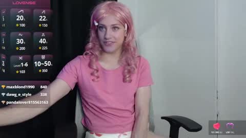 Snapshot of koneko_nya chatting on December 2024 11:57:01 PM  Riley  online show from December 2024 11:57:01 PM