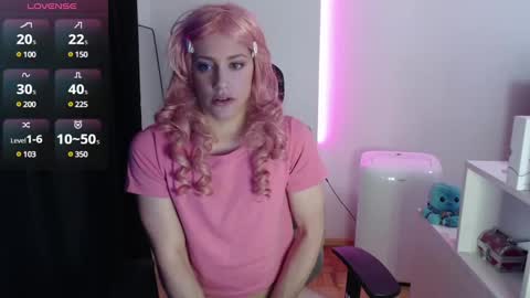 Snapshot of koneko_nya chatting on December 2024 01:24:01 AM  Riley  online show from December 2024 01:24:01 AM