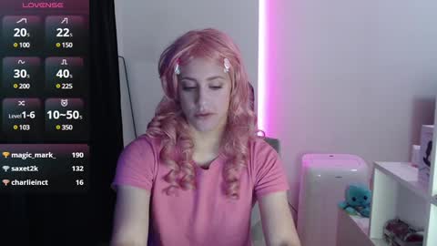 Snapshot of koneko_nya chatting on January 2025 07:18:02 PM  Riley  online show from January 2025 07:18:02 PM