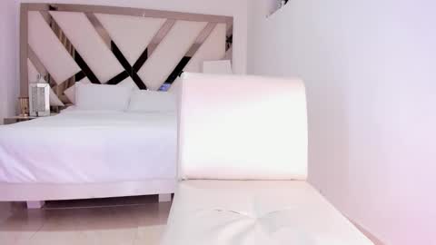 Koral Cuz online show from October 2025 05:01:01 PM