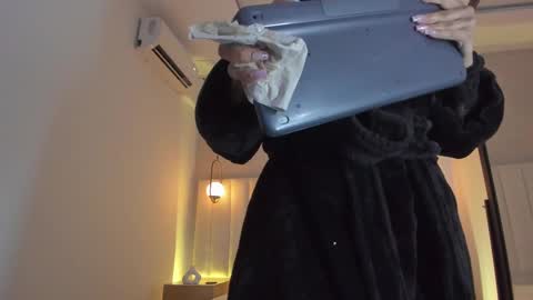 K O S M I C online show from February 2025 06:52:02 PM