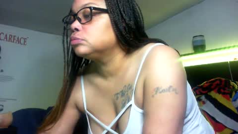 Snapshot of kremekatie chatting on January 2025 04:18:02 PM Kremekatie online show from January 2025 04:18:02 PM