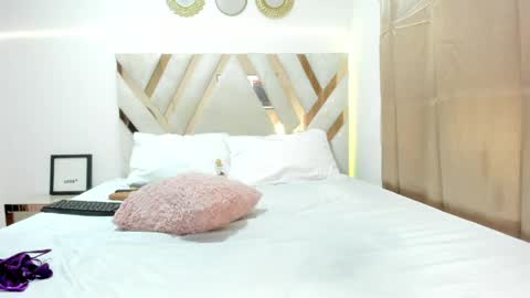 Krisvany online show from April 2026 01:22:01 AM