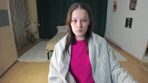 krisdoeil online show from February 2026 02:04:02 AM