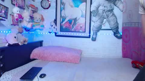 krisstal703358 online show from February 2026 07:42:02 PM