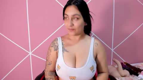Snapshot of krissttal__ chatting on October 2025 11:36:01 PM kristal online show from October 2025 11:36:01 PM