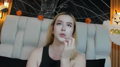 Snapshot of kristal_joi_dl chatting on November 2025 02:30:02 PM kristal online show from November 2025 02:30:02 PM