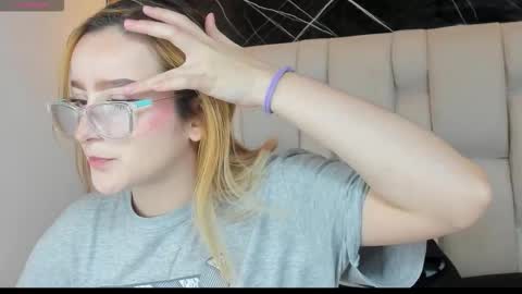 Snapshot of kristal_joi_dl chatting on November 2025 01:11:01 PM kristal online show from November 2025 01:11:01 PM