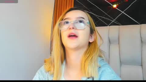 Snapshot of kristal_joi_dl chatting on November 2025 12:20:01 PM kristal online show from November 2025 12:20:01 PM