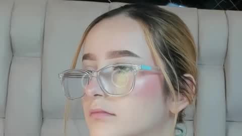 Snapshot of kristal_joi_dl chatting on November 2025 01:14:02 PM kristal online show from November 2025 01:14:02 PM