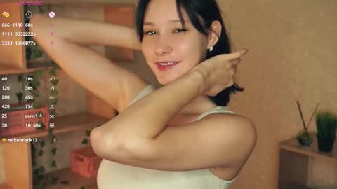 Emma online show from October 2025 07:07:02 PM