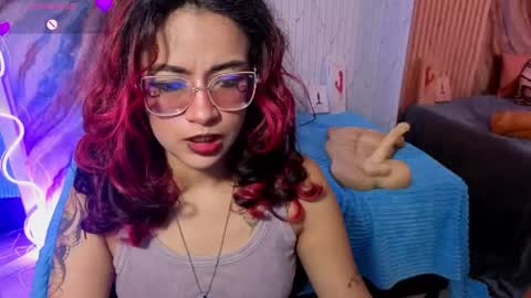 Snapshot of kristen_tay chatting on May 2026 03:12:01 AM kristen_tay online show from May 2026 03:12:01 AM