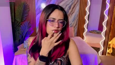Snapshot of kristen_tay chatting on June 2026 02:24:01 AM kristen_tay online show from June 2026 02:24:01 AM