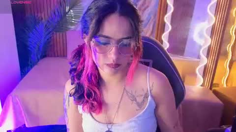 Snapshot of kristen_tay chatting on June 2026 03:05:02 AM kristen_tay online show from June 2026 03:05:02 AM