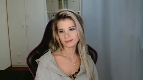 KristineAmore online show from December 2025 07:31:01 PM