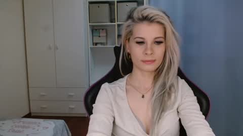 KristineAmore online show from April 2026 06:18:01 AM