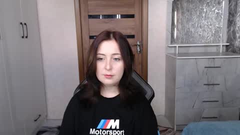 Kristy online show from November 2025 10:39:02 AM