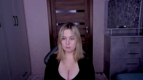 Kristy online show from February 2026 01:04:01 AM