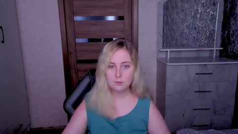 Snapshot of kristy_fran chatting on June 2026 05:03:02 AM Kristy online show from June 2026 05:03:02 AM