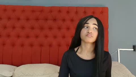 Cristina online show from November 2025 07:02:02 PM