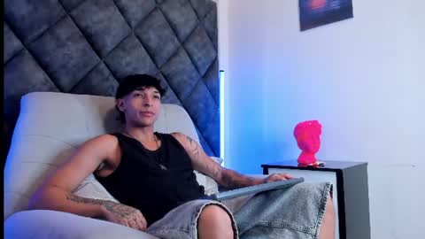 Kroy Wave  Muscle Tattoos Latino online show from July 2026 03:55:01 AM