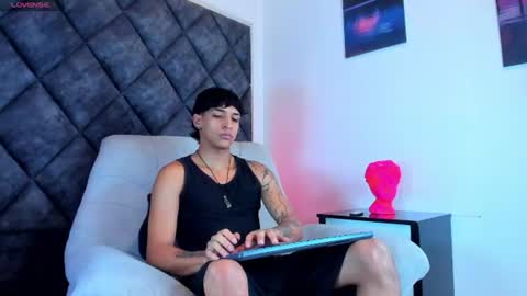 Kroy Wave  Muscle Tattoos Latino online show from July 2026 03:20:02 AM