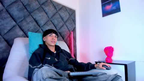Kroy Wave  Muscle Tattoos Latino online show from August 2026 03:21:02 AM