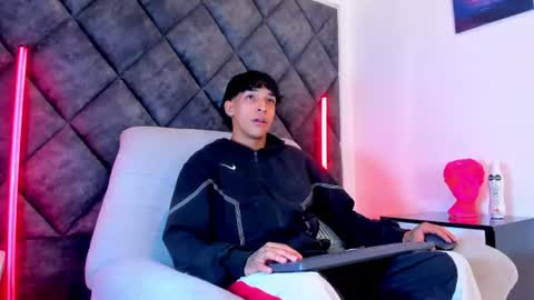 Kroy Wave  Muscle Tattoos Latino online show from August 2026 03:09:01 AM