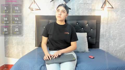 Kystal Taylor online show from November 2025 11:33:01 AM