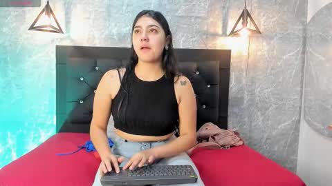 Kystal Taylor online show from November 2025 11:32:02 AM