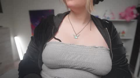 Snapshot of krystalsyxx chatting on October 2025 01:26:01 AM Krystal Syx online show from October 2025 01:26:01 AM