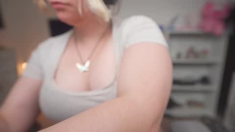 Snapshot of krystalsyxx chatting on October 2025 01:50:02 AM Krystal Syx online show from October 2025 01:50:02 AM